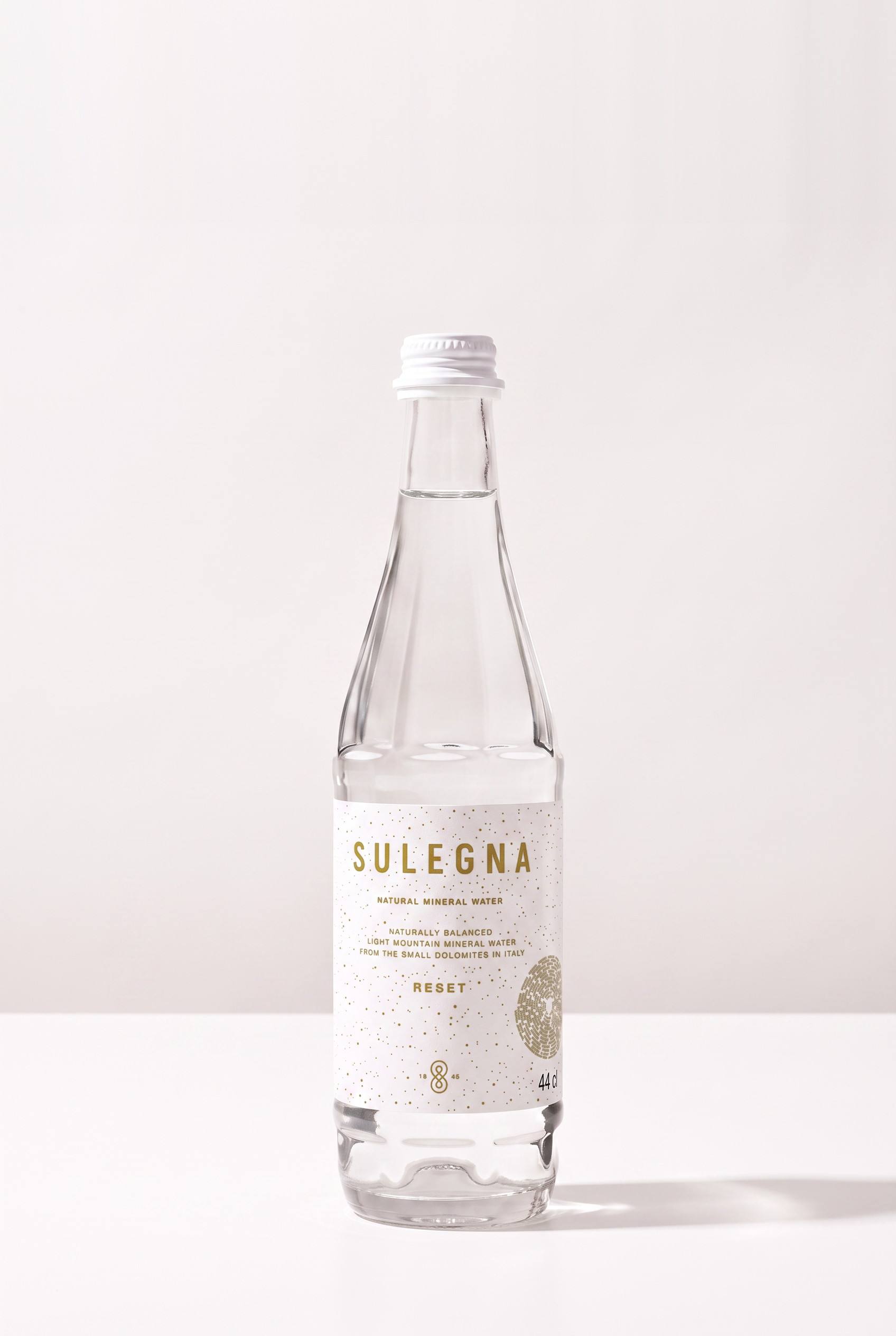 SULEGNA Reset 44 cl bottle on white with the circular numbers emblem on the label